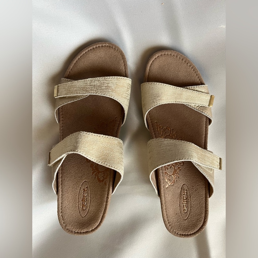 Aetrex Gold Sandals New with tags size 7